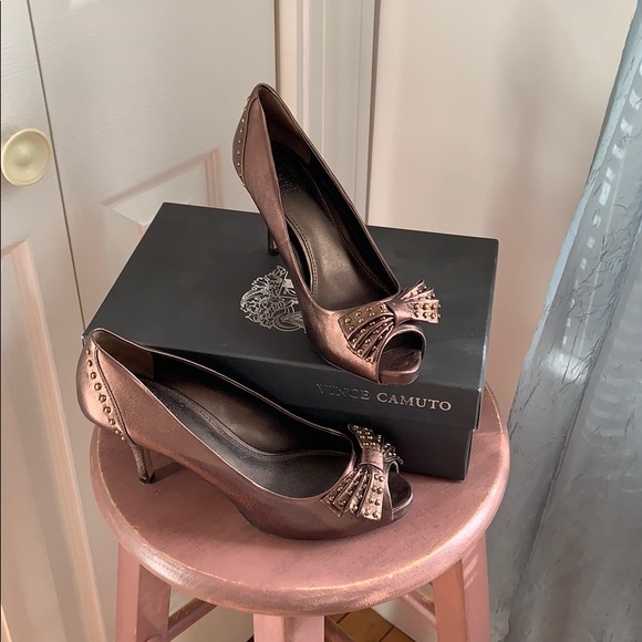 Vince Camuto Shoes - Vince Camuto Bronze Pumps Size 7.5 Worn Once